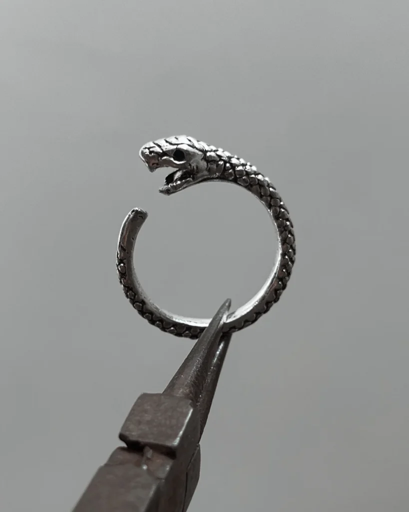 Snake Round Ring