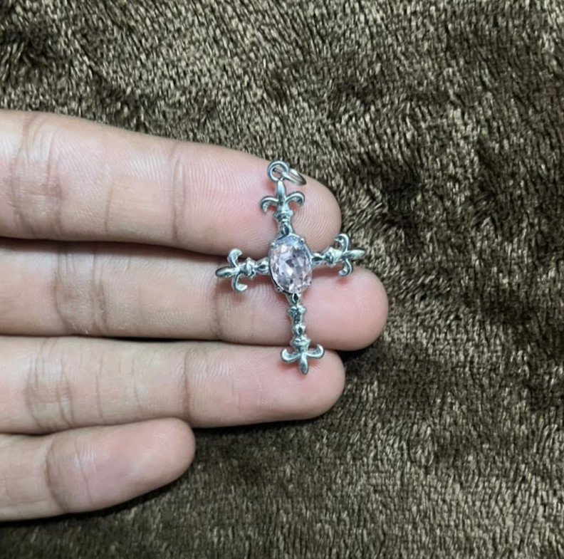 Cute pink diamond cross - Image 2