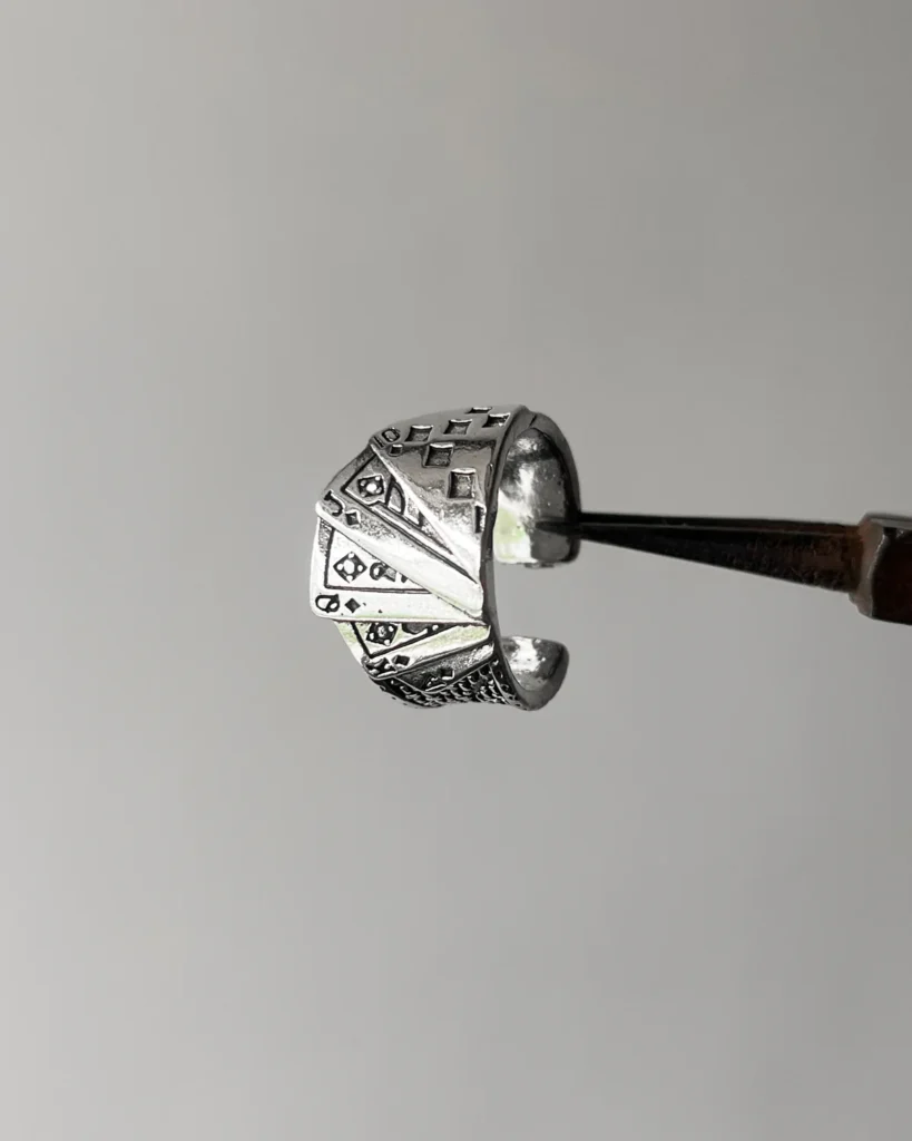 Cards Ring