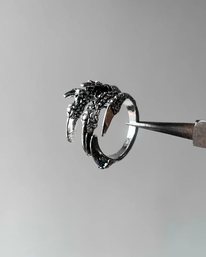 Claw ring