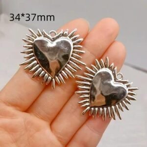 Bohemian Gothic Style Heart Shaped Alloy Jewelry Accessories DIY Necklace Charms For Women Electroplated Metal Pendants