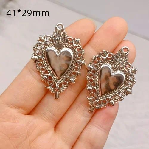 Bohemian Gothic Style Heart Shaped Alloy Jewelry Accessories DIY Necklace Charms For Women Electroplated Metal Pendants