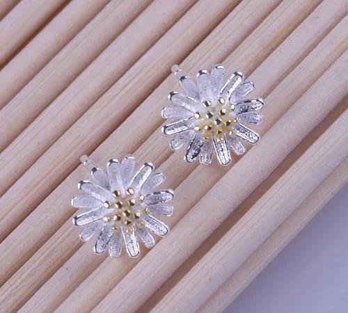 Sweet Three-dimensional Daisy Stud Earrings for Women, Electroplated Copper Material