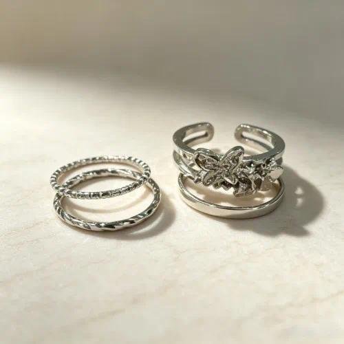 Simple Style Gold Bow Tie Band Ring for Women in Electroplated Alloy