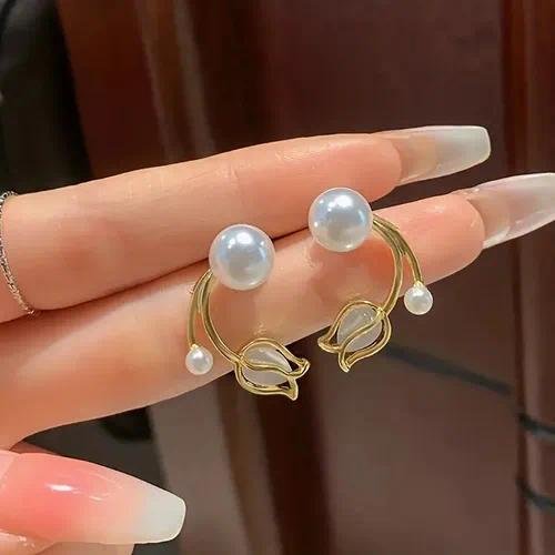 Sweet Flowers Stud Earrings for Women Featuring Enamel Design with Alloy Ear Pins and Artificial Pearl Inlay