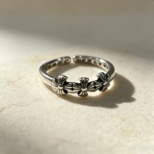 Simple Style Gold Bow Tie Band Ring for Women in Electroplated Alloy