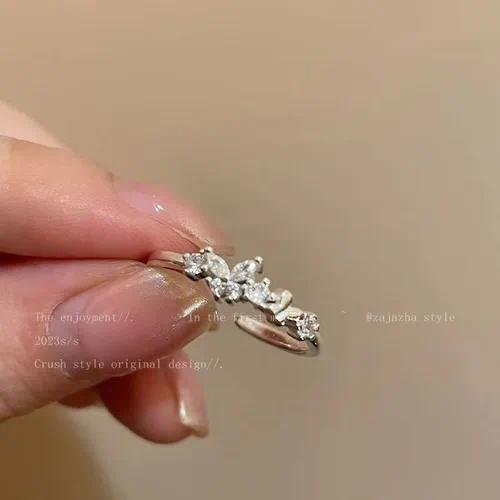 Butterfly Ring for Women in Zinc Alloy with Zircon Inlay, Featuring Electroplated Gold Finish