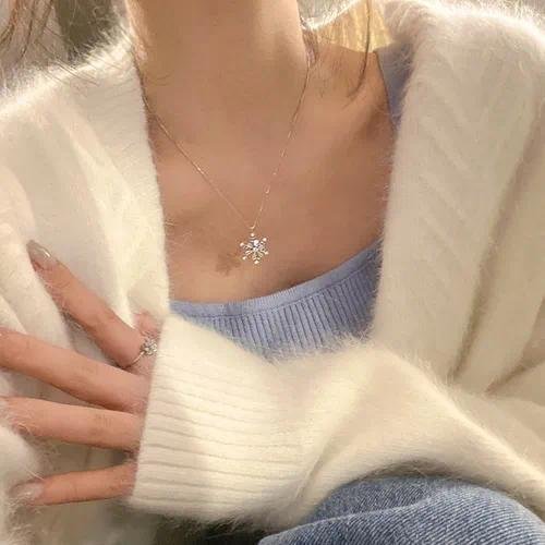Heart Shape Necklace for Women in Light Luxury Style with Alloy Chain and Pendant Featuring Pearl Design