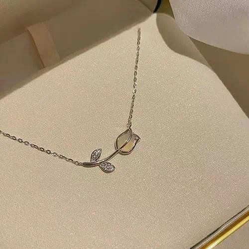 Heart Shape Necklace for Women in Light Luxury Style with Alloy Chain and Pendant Featuring Pearl Design
