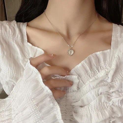 Heart Shape Necklace for Women in Light Luxury Style with Alloy Chain and Pendant Featuring Pearl Design