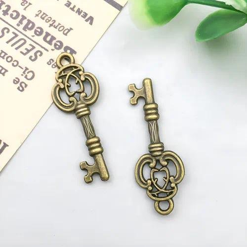 Multicolor Retro Alloy Pendant with Electroplated Finish, Jewelry Accessories in Synthesis Material