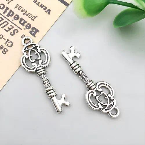 Multicolor Retro Alloy Pendant with Electroplated Finish, Jewelry Accessories in Synthesis Material