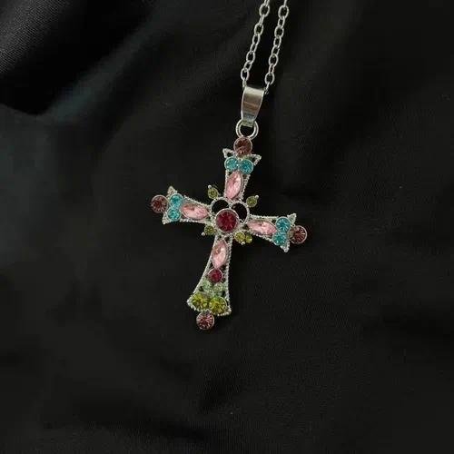Sweet cool style hot girl cross necklace female heavy industry Diamond-embedded Gothic style y2g necklace design clavicle chain