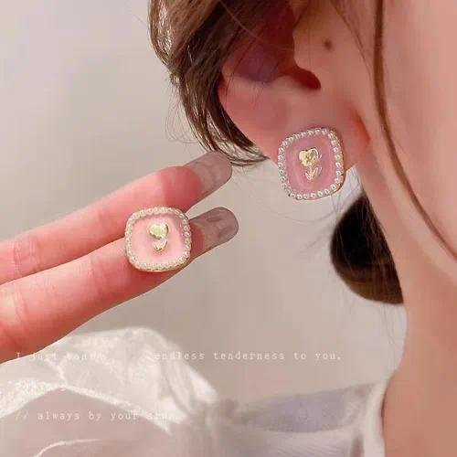 Fashion Flowers Stud Earrings for Women Featuring Electroplated Design with 925 Sterling Silver Posts and Artificial Pearl Inlay