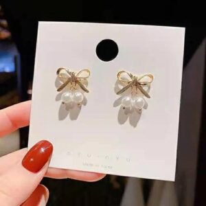 Fashion Flowers Stud Earrings for Women Featuring Electroplated Design with 925 Sterling Silver Posts and Artificial Pearl Inlay