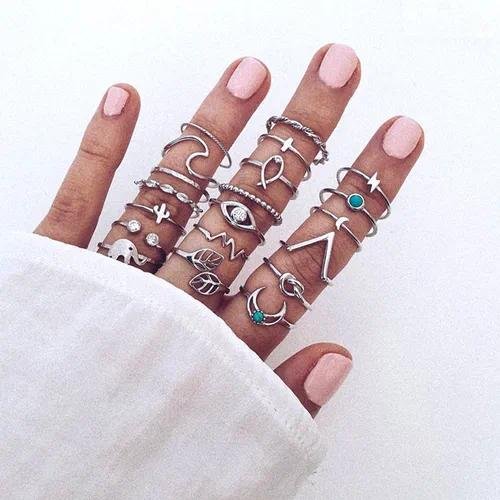 Fashion Geometric Gold Alloy Ring for Women Featuring Rhinestones Inlay Design