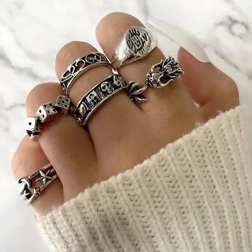 Fashion Geometric Gold Alloy Ring for Women Featuring Rhinestones Inlay Design