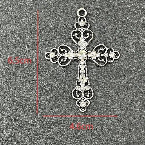 Cross Pendant Made of Zinc Alloy Featuring Rhinestone Inlay for Elegant Jewelry